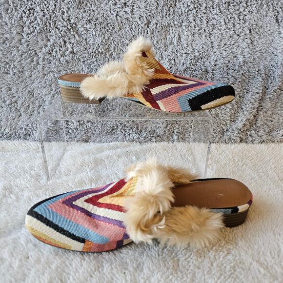 Universal Threads Women Bibiana Chevron Faux Fur Lined Mules Size 7.5 Multicolor - Picture 2 of 5
